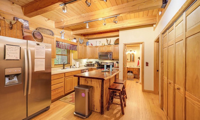 Deep Gap Cabin | Private Cabin on 2 Acres: Hot Tub, 10 Mi to Boone!