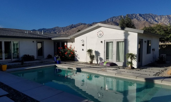 Palm Springs House | private casita with great mountain views close to downtown