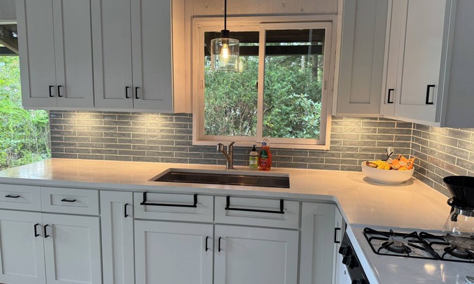 Branford Cottage | Private Cottage on Thimble Islands: 3-bedrooms & tons of private outdoor space
