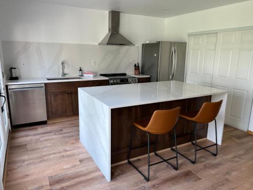 Bonners Ferry House | Private Cottage - Panoramic River Views, Near Casino and Downtown