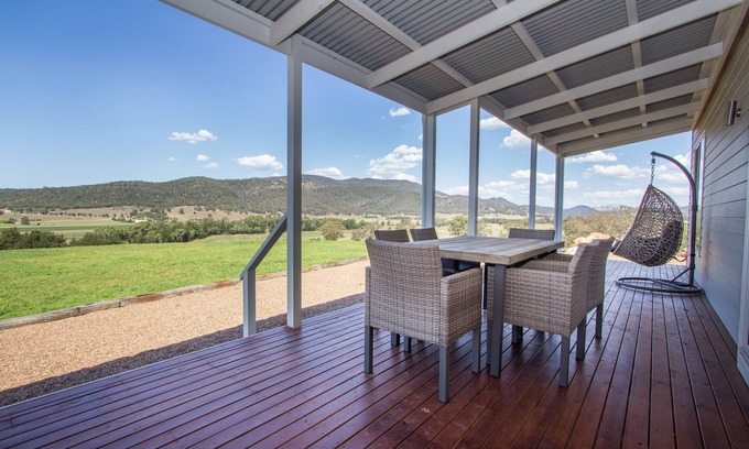 Burrundulla House | Private cottage with spectacular views