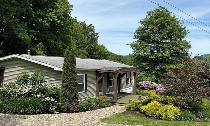 Black Creek House | Private country home-250 acres in Enchanted Mountains family-pet friendly, pond