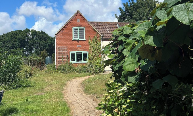 Great Yarmouth House | Private Country Retreat with Hot Tub, Fire Pit, Near Filby Broads