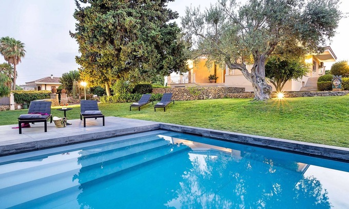 Syracuse Villa | Private countryside villa with swimming pool