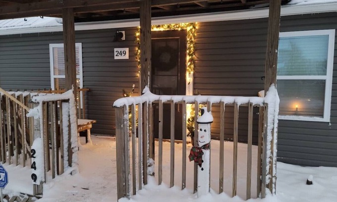 South Charleston House | Private COZY home- RAVE REVIEWS- located in charming village- 8 miles to I-70!
