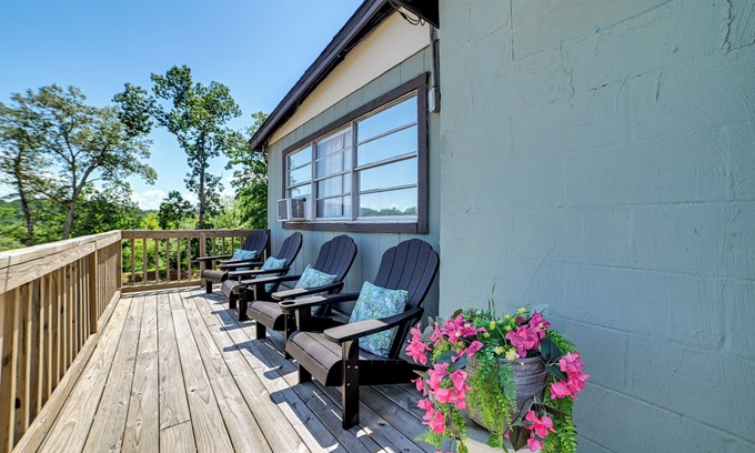 Buchanan Cabin | Private Dock & Slip: Kentucky Lake Cottage!