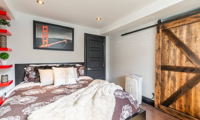 Parkdale House | Private entrance Modern 1-bedroom apartment downtown Toronto