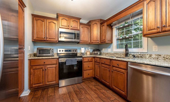 Mount Juliet House | Private Escape Full Kitchen, King Bed, Queen Bed, Laundry, Close to Nashville