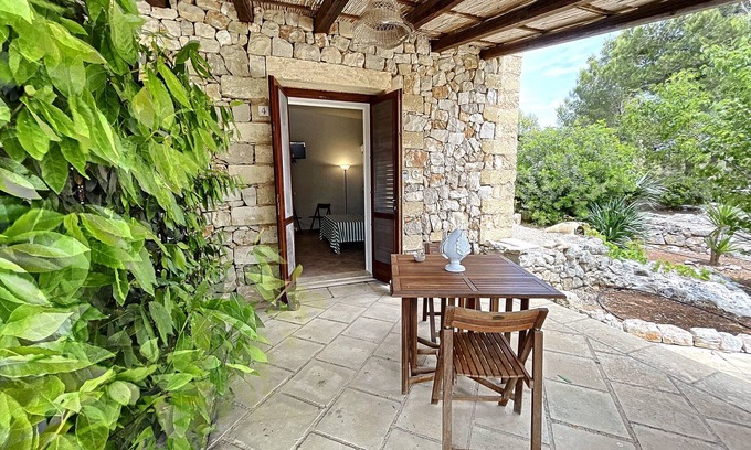 Morciano di Leuca Villa | Private estate with trullo, pool and sea view