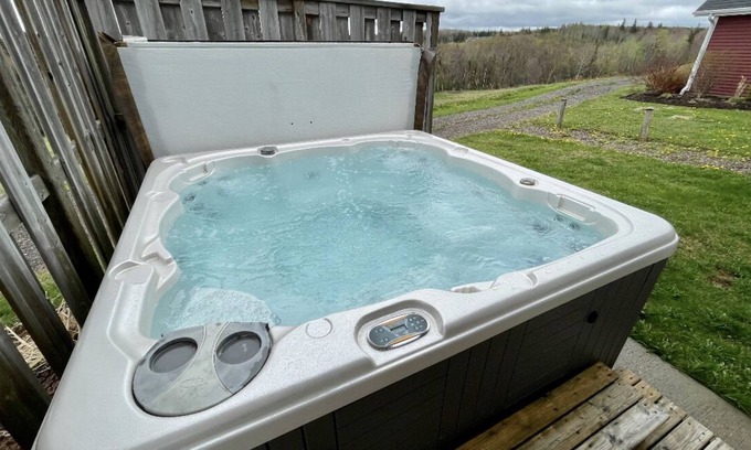 Stanley Bridge Villa | Private, Executive Condo with Hot Tub