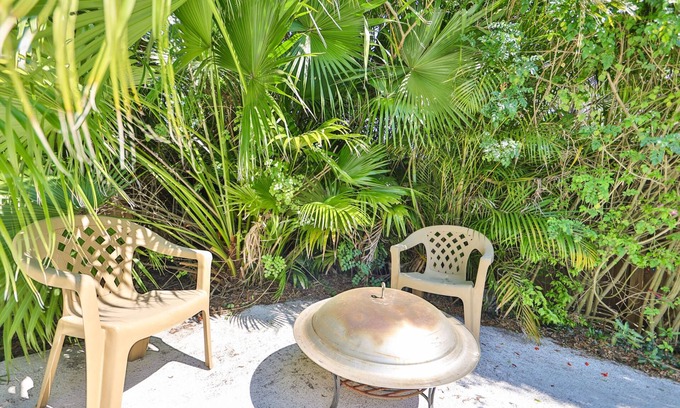 Bloomingdale House | Private Florida 3 bed 2 bath pool vacation home