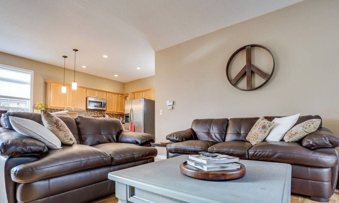 Troutdale House | Private Game Room & Hot Tub, Free WiFi - Blocks from Historic Downtown