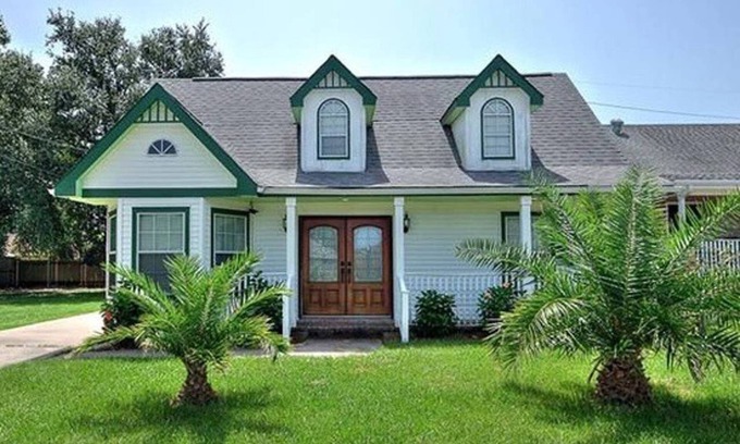 Little Woods House | Private Guest House Near Downtown