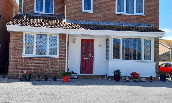 Peacehaven House | Private Guest Suite close to Brighton and Newhaven Ferry Port