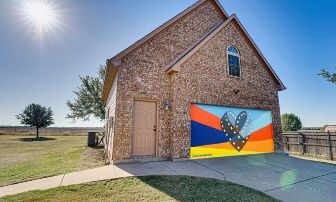 Waxahachie House | Private Guesthouse with Deluxe Home Theater by RedAwning