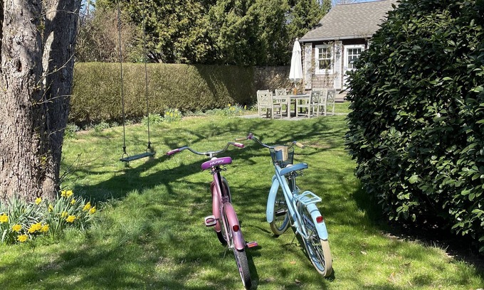 Amagansett Lanes Cottage | Private Hamptons cottage in ideal Amagansett location