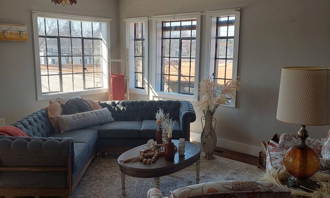 Holly Apartment | Private Historic Downtown Holly Apartment