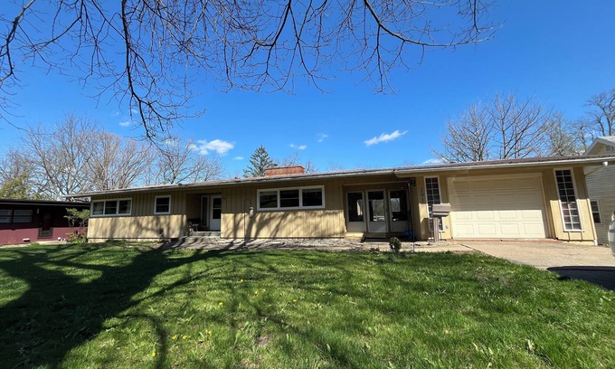 Richland Center House | Private Home Close to Town and Nature Preserve
