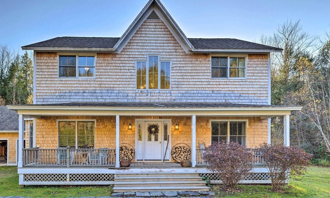 Montgomery Center House | Private Home w/Hot Tub Near Jay Peak Slopes