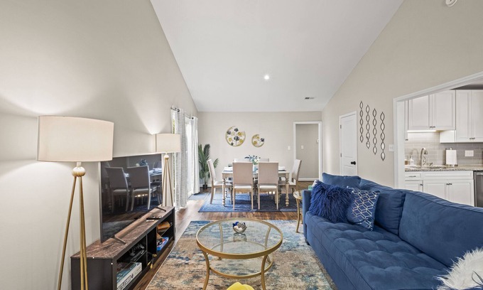 Biddleville House | Private Home w/Fenced Yard, Office & Gym - 5 Mins to Uptown