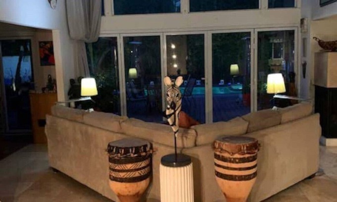 Los Feliz House | Private home w world Class Art Gallery & great spa amenities