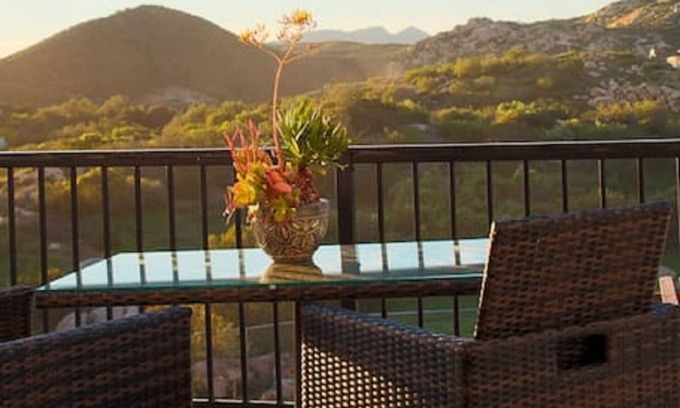 Lakeside House | Private Home With Sweeping Views! Extra-Comfy Bed, Fully Stocked,fast Wifi!