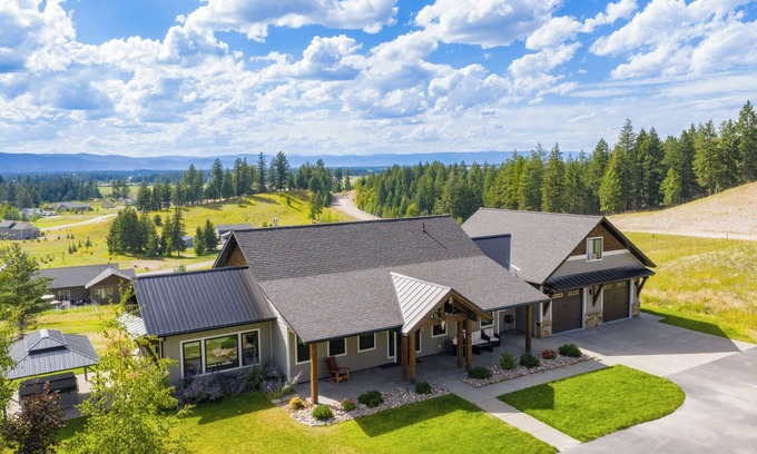Kalispell House | Private Hot Tub | Dog Friendly | Game Room w/Pacman & Foosball! - Mountain Whispers
