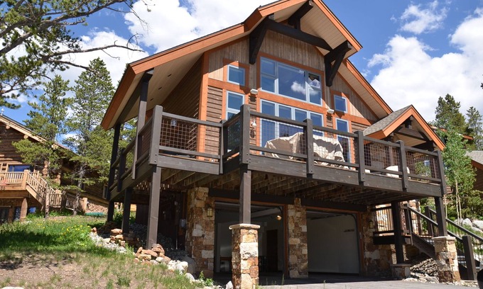 Woodmoor House | Private Hot Tub, Great Views, Pines Trees, Wi-Fi, Free Shuttle, 3 Bed/3 Bath