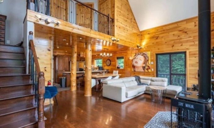 Val-des-Lacs Ski Chalet | Private Hot Tub | Hiking | Skiing | Carriole