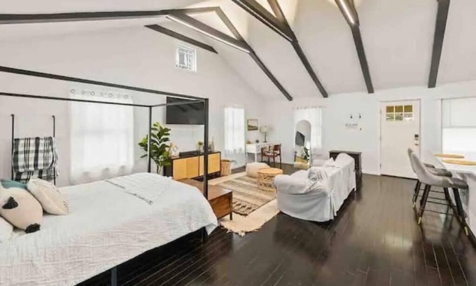 Claverack-Red Mills Cottage | Private hot tub + Modern Cottage