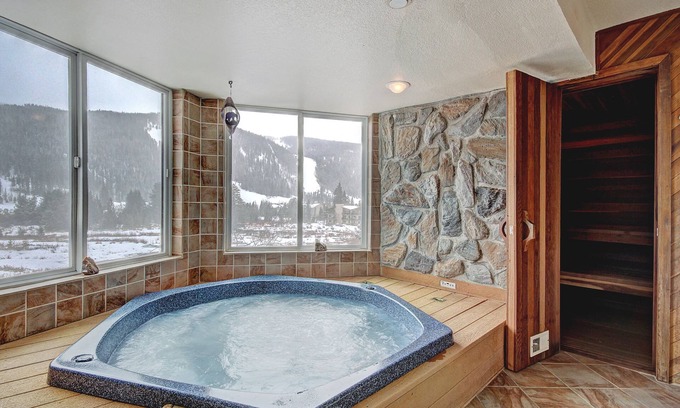 Keystone Condo | Private Hot Tub Overlooking Keystone/Quick Walk to the Slopes!