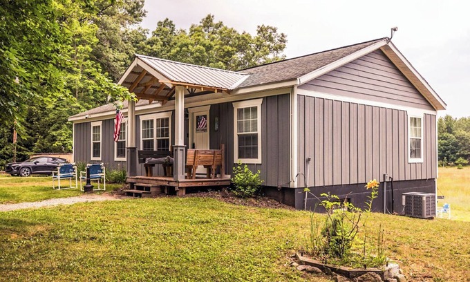 Wellston House | Private Hot Tub Retreat with "Movie Theatre" - Fox Lodge by Janix Escapes