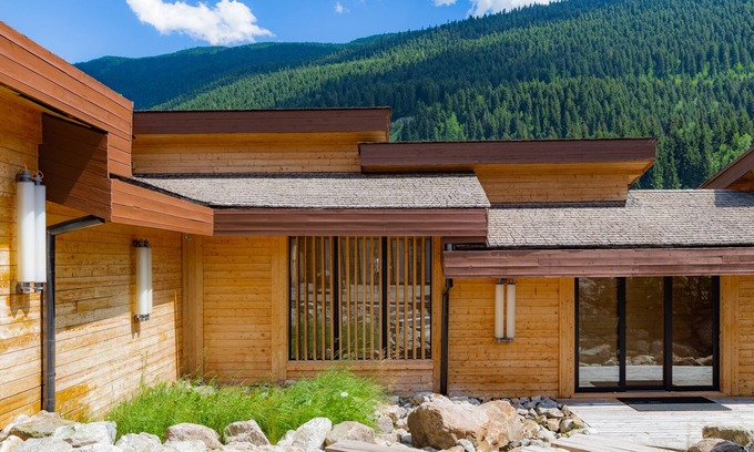 Bagvdanari Ski Chalet | Private house in Mestia with 6 bedrooms