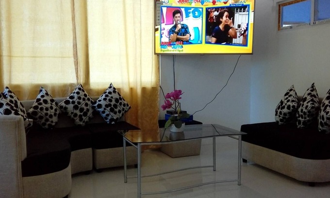 Central Luzon House | Private house with Free Wifi +Netflix Room 2