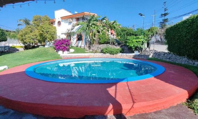 Tres de Mayo House | Private house with pool and panoramic view, Burgos Bugambilias