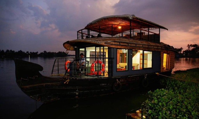 Alappuzha Boat Rental | Private Houseboat