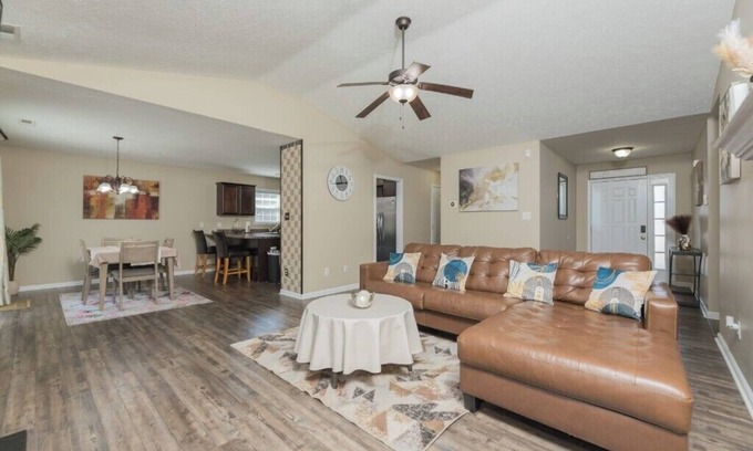 Westgate House | Private Jacksonville Getaway Near Topsail Beach!