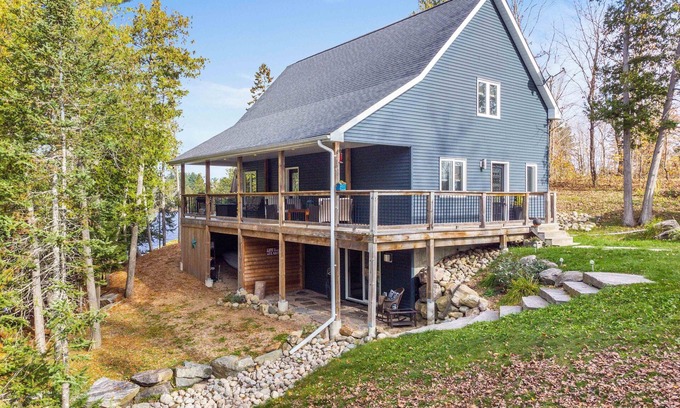 Dunchurch Cottage | Private Lakefront Cottage on Whitestone Lake - Pet Friendly!