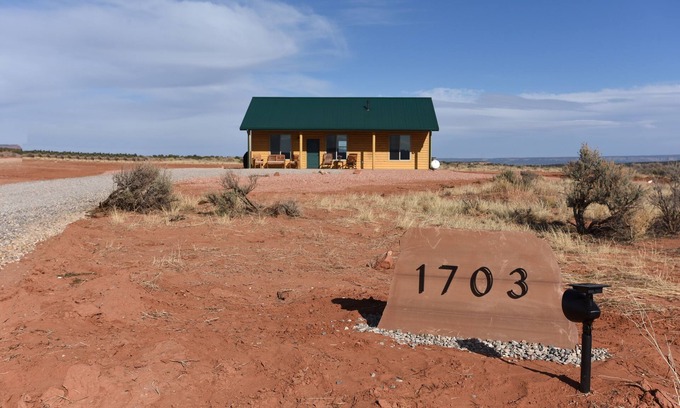 Kanab Cabin | Private location, 2 Bedroom, 2 Bathroom, Full Kitchen, Living & W/D. Sleeps 6