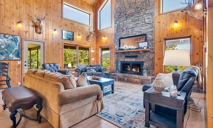 Harrison Cabin | Private Lodge on 4000 Acres!