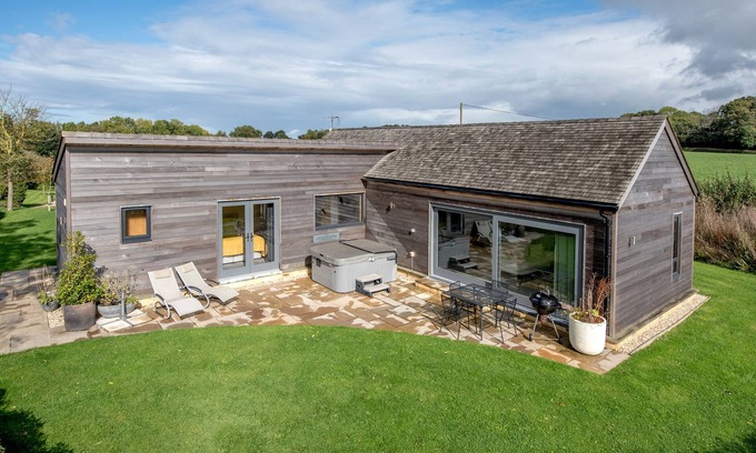 Horton House | Private lodge with countryside views and Hot tub