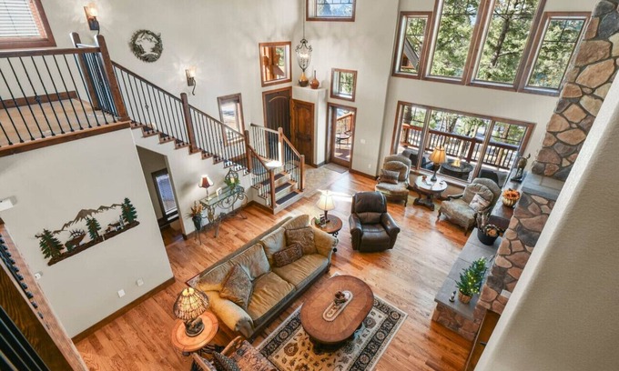 Woodland Park House | Private Lux Mtn Estate*Hot tub*