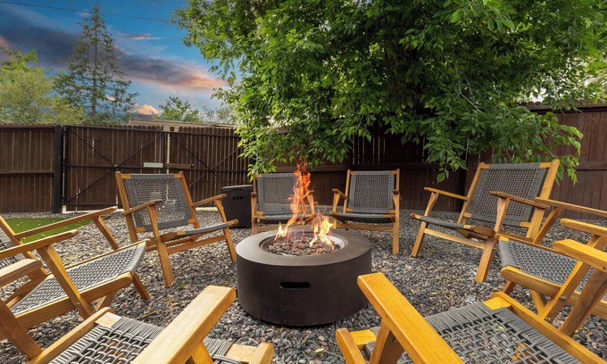Edgewater House | Private - Luxury - Fire Pit - Dogs - EV - Bidet