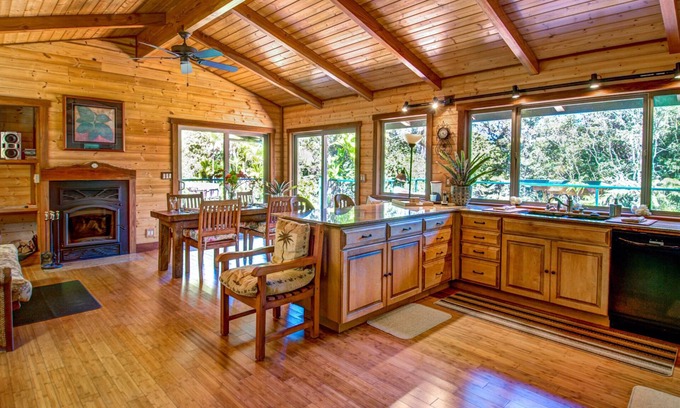 Volcano Cottage | Private,Luxury, Hot Tub ,Sauna fireplace, walking trails