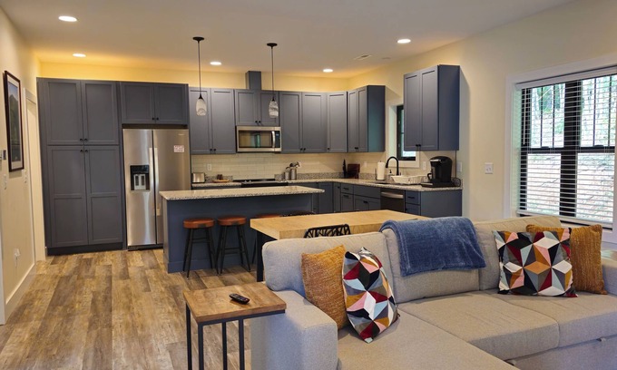 Penrose Apartment | Private Mountain Getaway in Little River Valley