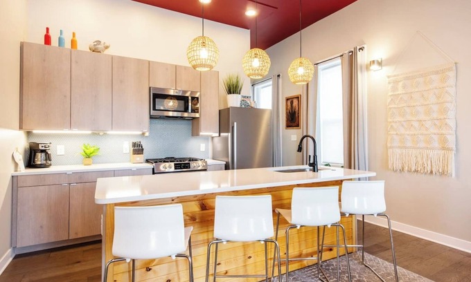 Germantown House | Private Parking in GTownWalk to Coffee,Shops,Bars!