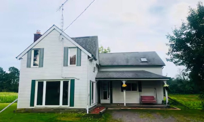 Colborne House | Private Party Retreat: Noise-Friendly, Dog-Friendly, and Totally Secluded!