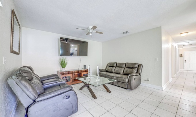 Lake Worth Corridor House | Private Patio & Yard! Lake Worth Beach Retreat