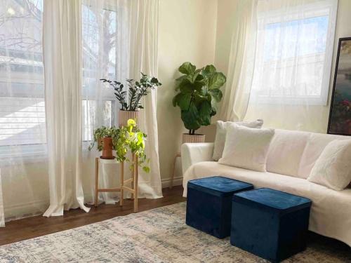 Hidden Valley Apartment | Private Peaceful Walk-out Suite