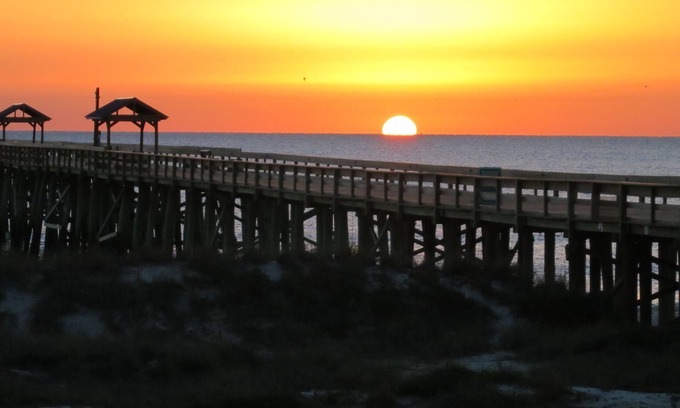 Fernandina Beach Condo | Private PIER Ground Floor Oceanfront Condo with King Bed, Tennis Courts & Pool!